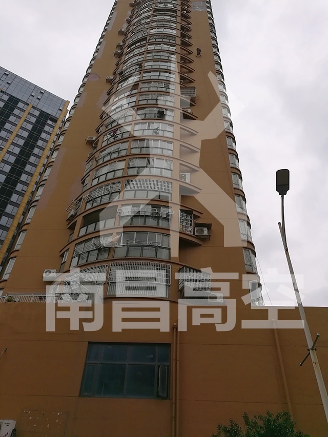 南昌蜘蛛人：高空作业